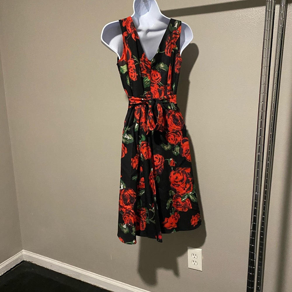 Rose covered dress, knees length. - Picture 4 of 4